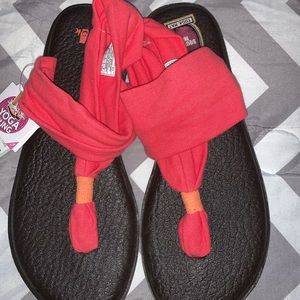 Sanuk women’s yoga slings sz 8 Coral